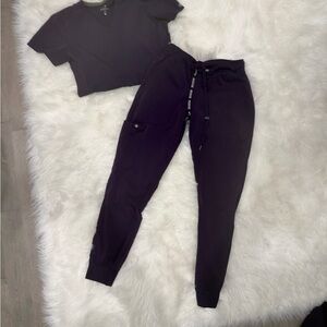 Med Couture Short Sleeve Purple V-Neck Scrub Top WITH POCKETS - Plum